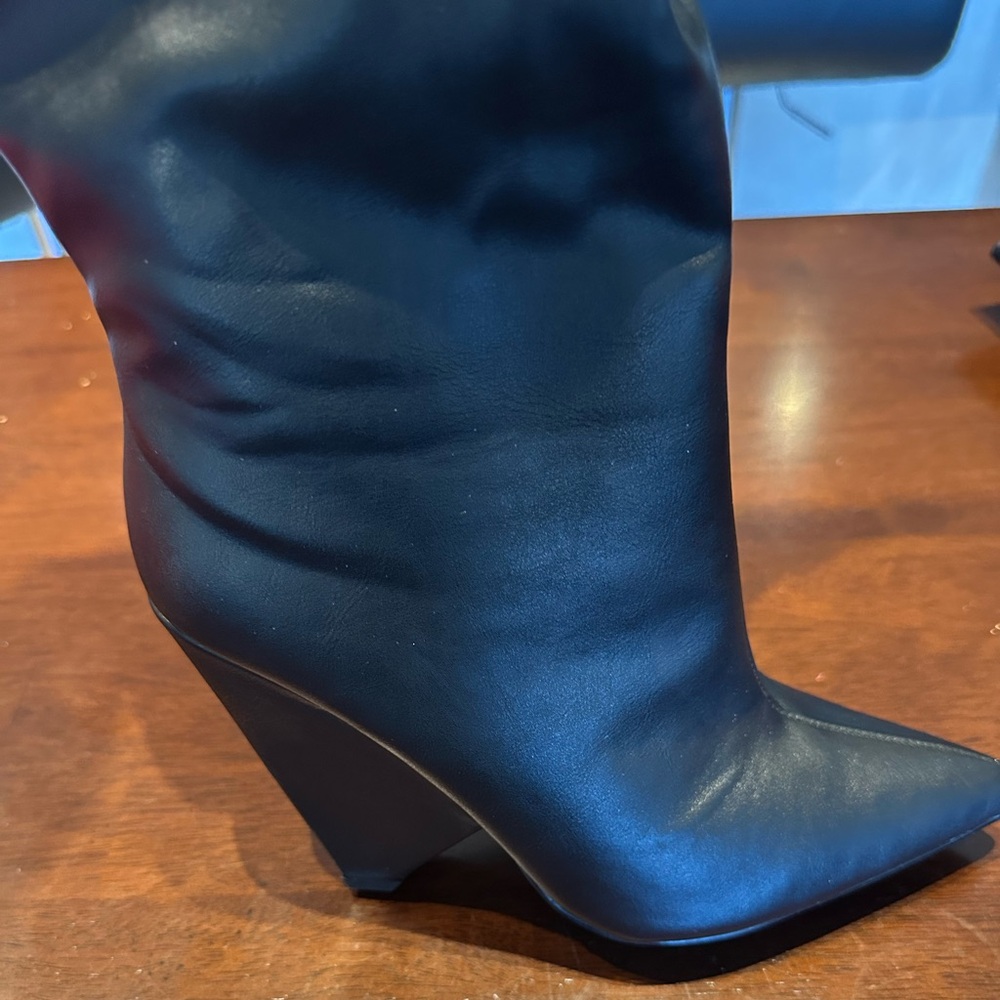 Never worn - Picture 2 of 2